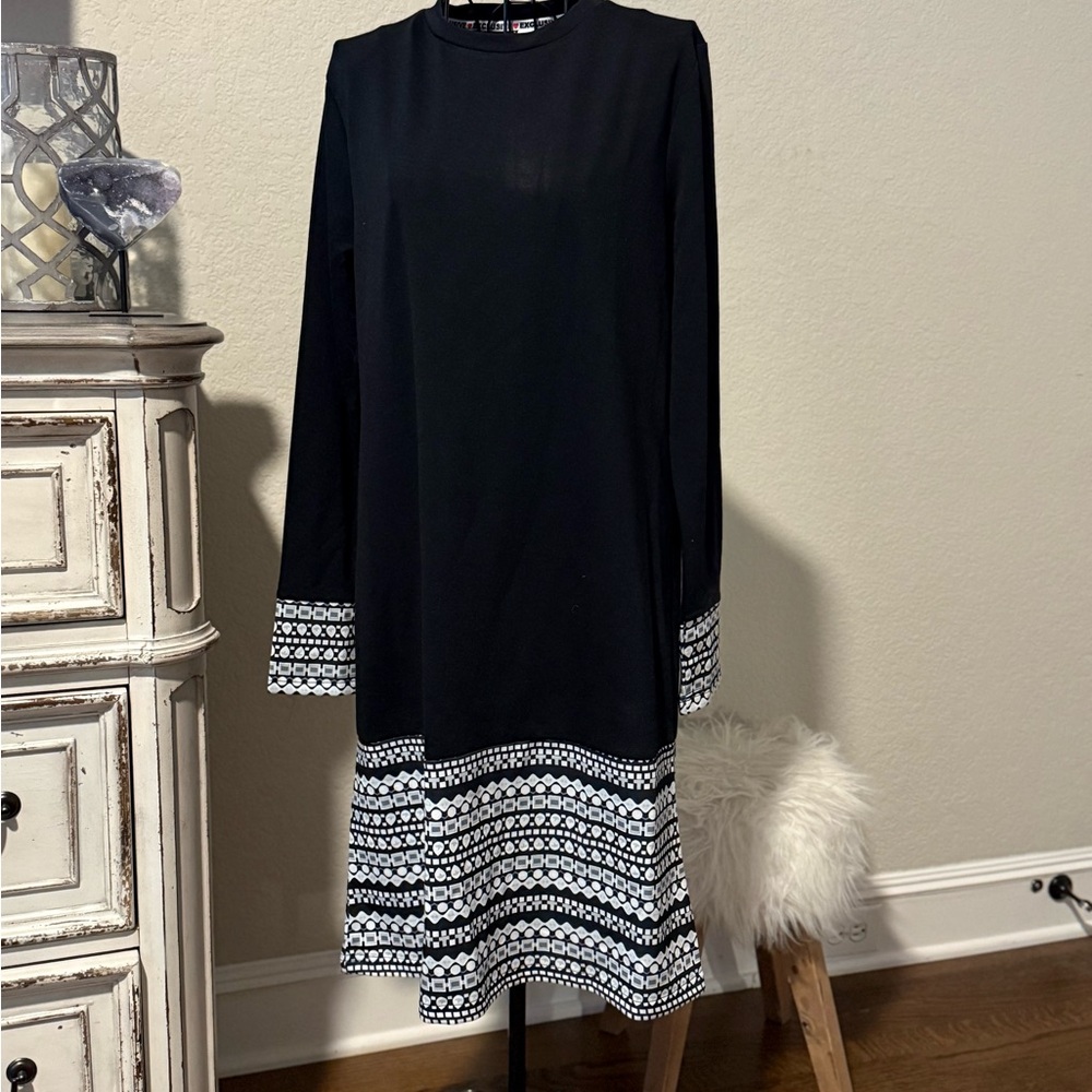 Chic Black and White Long Sleeve Dress